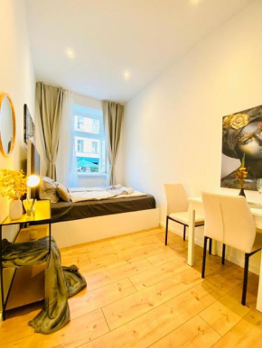 Ottakring Gem Shared 4-BR Retreat Breathtaking City Views